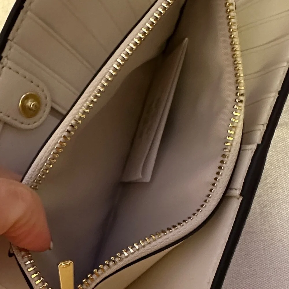Coach Signature Slim Zip Wallet In Light Khaki/Chalk. NWTs
